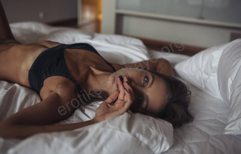 Amcam bir seks kaseti hattına yakalandığında sikti